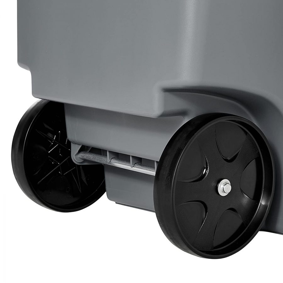 Brute Roll-Out Heavy-Duty Trash Container 95gal - Image 4